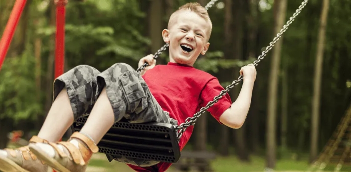 kids swinging