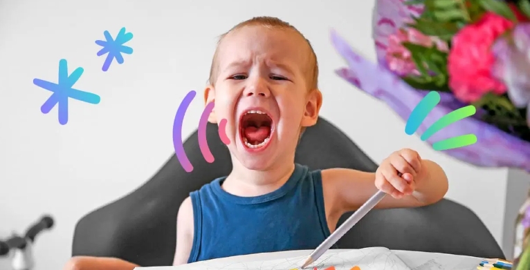 toddler drawing pictures